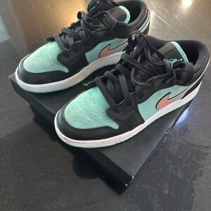 Nike Air Jordan Low Sneakers in Teal and Black